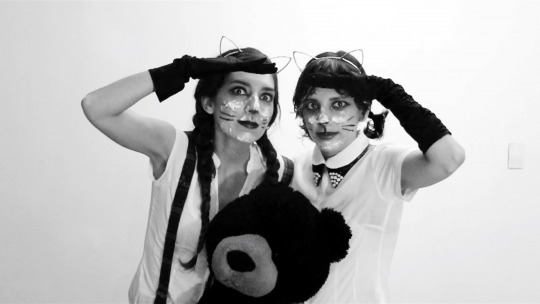 Image Caption: Featured image for ‘El Dúo de las Hermanas Gato (The Cat Sister’s Duet)’.