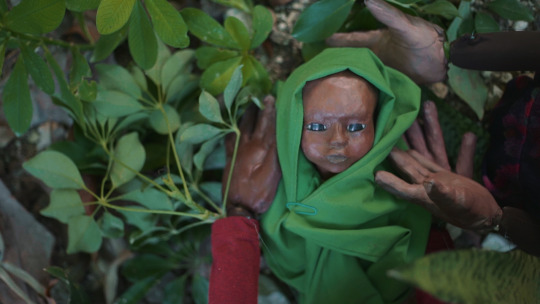Image Caption: Featured image for ‘Twa Fèy (Three Leaves)’.