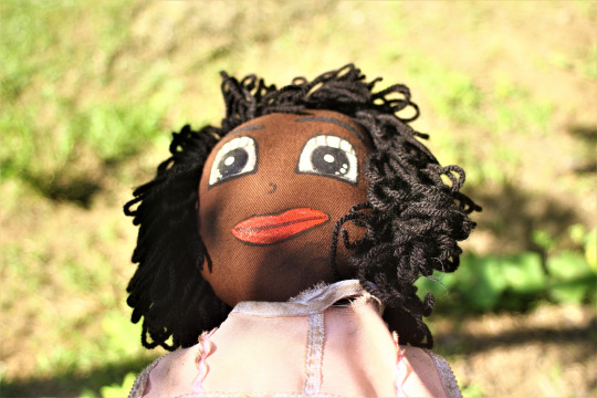 Image Caption: Featured image for ‘Cómo Matar Una Muñeca (How to Kill a Doll)’.
